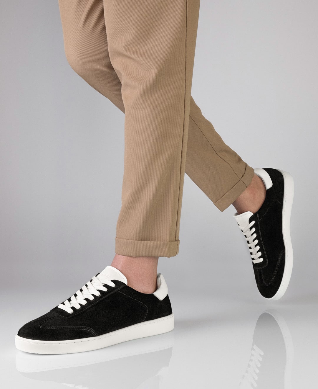 Dance sneakers for men in black suede with removable insole from Suny by Anna Kern. 