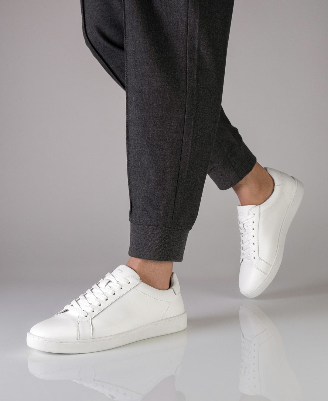 Lightweight men's dance sneaker in white leather with removable insole from Suny.