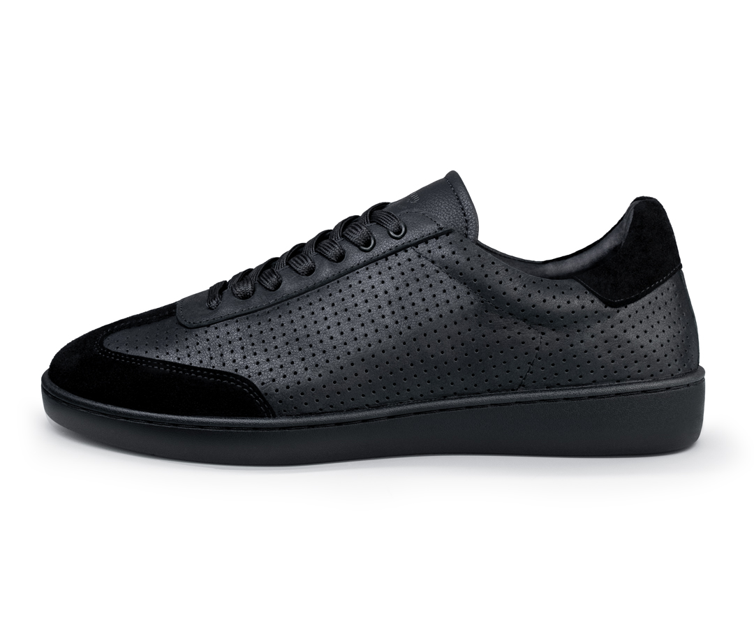 Women's dance sneaker 7010 in black leather from Suny by Anna Kern with a light PU sole for a perfect dance feeling.