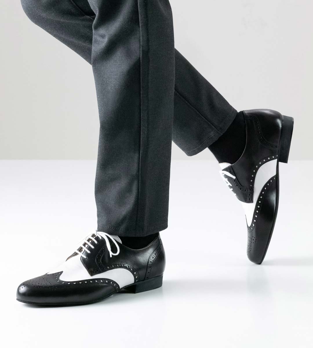 Tango men's dance shoe from Werner Kern in black and white