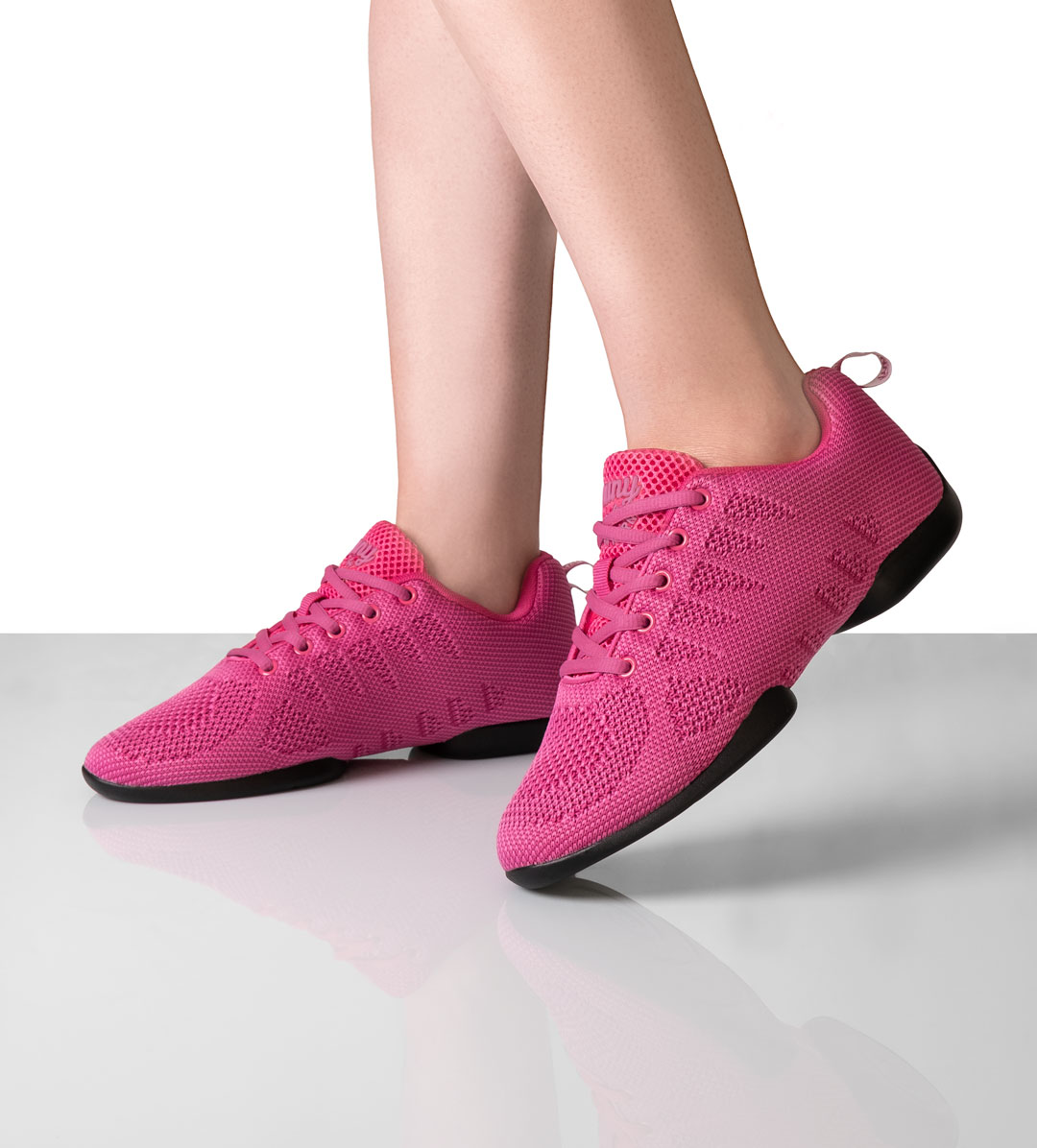 Women's dance sneaker 165 in Fuchsia by Suny by Anna Kern, made of fine knitting material with split sole, ideal for dancing on all floors.