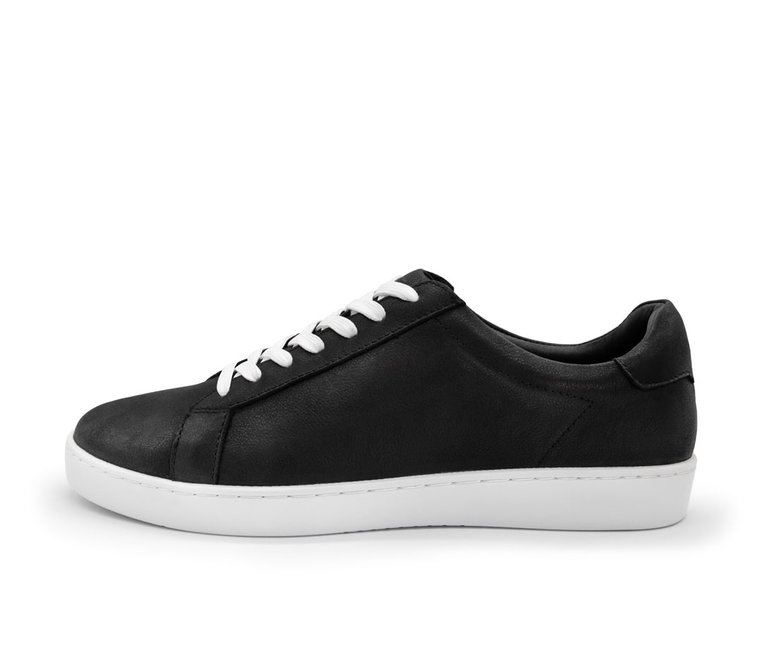 Dance sneakers for men in black leather with removable insole from Suny by Anna Kern. 