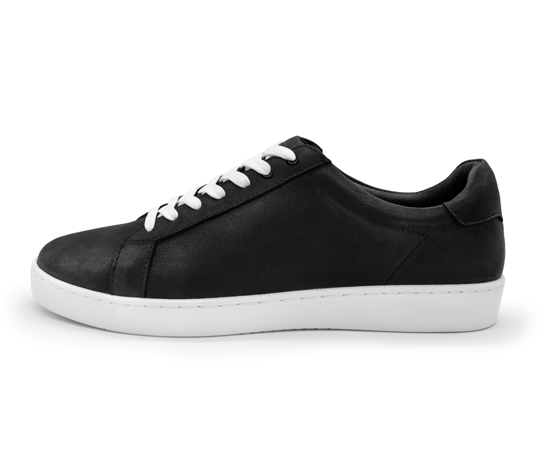 Dance sneakers for men in black leather with removable insole from Suny by Anna Kern. 